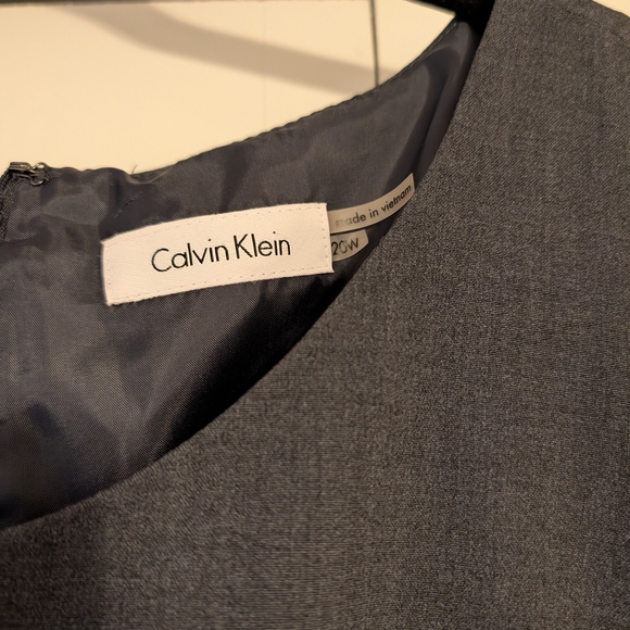 Elegant Navy Sleeveless Dress - Picture 2 of 4